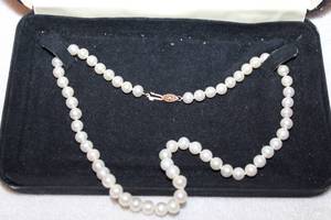 lot 205 image: Jewelry 14K Gold Cultured pearl necklace with 14K yellow gold clasp. Marked 14K. 16L