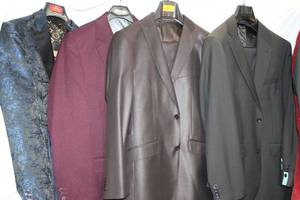 lot 233 image: Mens Clothes Stacy Adams 3-piece 38R, (2)Gulliano Couture 38R (one 3-piece, one 2-piece), Lyon Dynasty blue jacket 38R