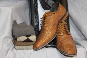 lot 298 image: Mens Shoes Stacy Adams tan wingtip size 10M plus socks