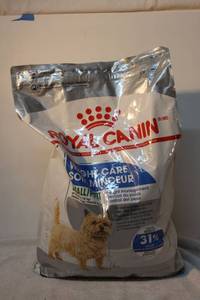 lot 367 image: Royal Canin dog food for Small dogs weight management