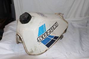 lot 257 image: Suzuki fuel tank