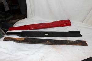 lot 262 image: Mower blades, sizes as shown