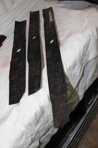 lot 263 image: Mower blades, sizes as shown