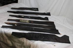 lot 264 image: Mower blades, sizes as shown