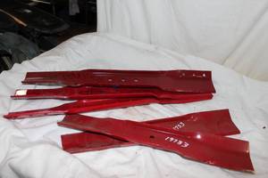 lot 267 image: Red Mower blades, sizes as shown