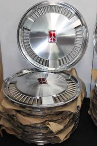 lot 312 image: Oldsmobile Hubcaps