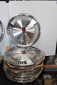 lot 313 image: Oldsmobile Hubcaps
