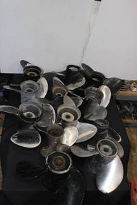 lot 315 image: Used Boat propellers