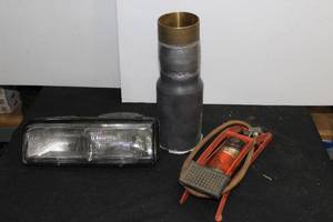 lot 319 image: Foot tire pump, headlight, 