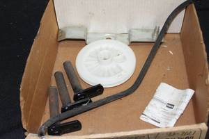 lot 320 image: Toro parts