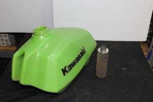 lot 321 image: Kawasaki green fuel tank and filter