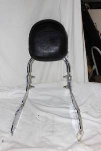 lot 356 image: 2001 Yamaha Vstar 650 backrest as shown