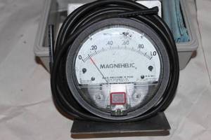 lot 391 image: Magnehelic Differential Pressure Gage