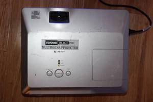 lot 220 image: Hitachi LCD Projector model CP-X200.  Picture shows that is works but lamp sold in next lot.  Needs lamp light.