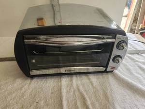 lot 27 image: Toaster Oven
