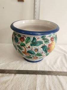 lot 29 image: Hand crafted cache pot - Made in Italy
