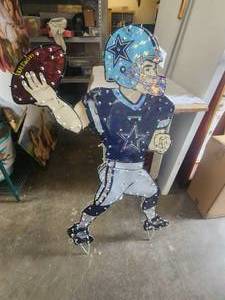 lot 75 image: Dallas Cowboys yard decoration - Arm moves, lights did not come on
