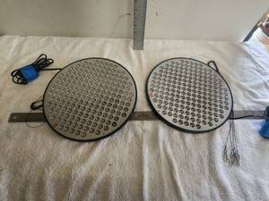 lot 38 image: Mrhua R 50W LED grow light panels with hangers -