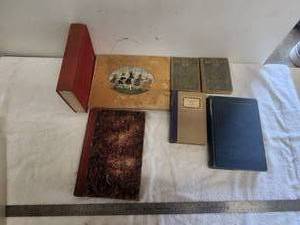 lot 119 image: Selection of vintage books