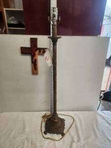 lot 131 image: Currey & Company tall table lamp