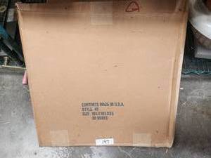 lot 147 image: 2 boxes of 10.5 x 10.5 x 5.5 white gift boxes