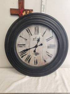 lot 149 image: Large wall clock - battery operated