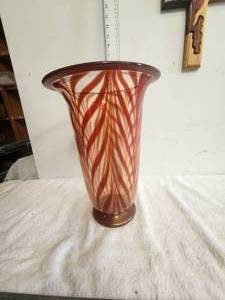 lot 190 image: Tall Murano glass vase - damage on bottom