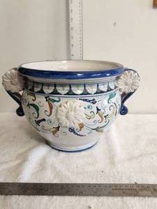 lot 206 image: Hand crafted cache pot - Made in Italy - has small chip