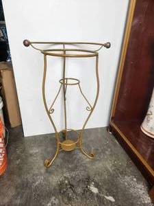 lot 57 image: Italian plant stand