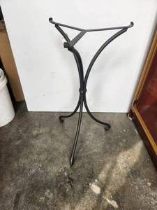 lot 215 image: Tall plant stand