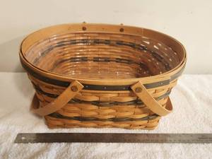 lot 36 image: Longaberger Collectible Basket - 1996 Traditions Collection - Community Basket - protector