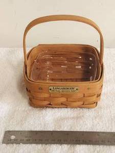 lot 42 image: Longaberger Collectible Basket - 1996 Hostess Appreciation Basket - protector