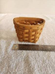 lot 167 image: Longaberger Collectible Basket - 2000 Oregano Booking - 13145