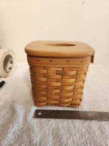 lot 220 image: Longaberger Collectible Basket - 2000 Tissue Basket - 15831