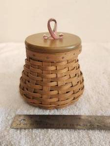 lot 222 image: Longaberger Collectible Basket - 2009 Horizon of Hope - American Cancer Society - protector