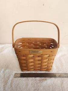 lot 136 image: Longaberger Collectible Basket - 1996 Dresden Tour Basket