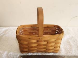 lot 161 image: Longaberger Collectible Basket - 1999 basket - protector