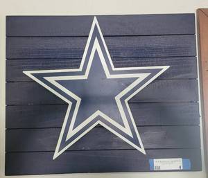 lot 4 image: WOODEN 18 x 15 DALLAS COWBOYS WALL DECORATIVE FRAME AS SHOWN.