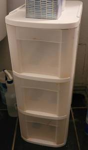 lot 18 image: 3-DRAWER PLASTIC STORAGE CABINET AS SHOWN.
