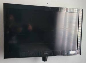 lot 28 image: SEIKI 32 FLATSCREEN TV AS SHOWN. BUYER IS RESPONSIBLE FOR PROPER REMOVAL.