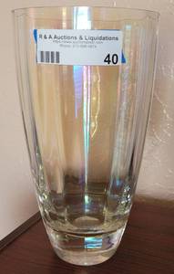 lot 40 image: GLASS VASE IN STYLE SHOWN. APPROX. 10 X 6