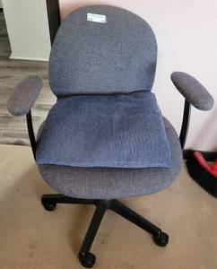 lot 34 image: OFFICE CHAIR IN STYLECOLOR SHOWN.