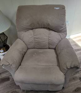 lot 59 image: UPHOLSTERED SOFA CHAIR IN STYLECOLOR SHOWN.
