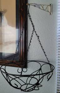 lot 73 image: WALL MOUNTING HANGING BASKET AS SHOWN.