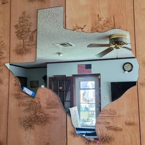 lot 77 image: TEXAS SHAPED WALL MIRROR AS SHOWN. APPROX. 33 X 33