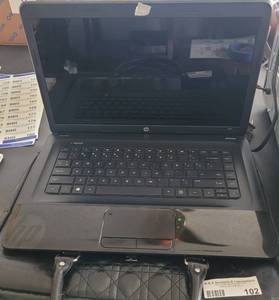 lot 102 image: HP 2000 LAPTOP WITH BAG. NO POWER CORD.