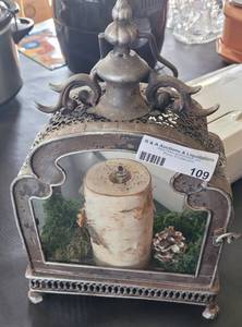 lot 109 image: TABLE TOP DECOR AS SHOWN.