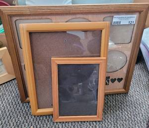 lot 121 image: LOT OF ASSORTED PICTURE FRAMES AS SHOWN.