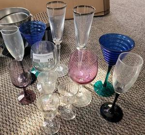 lot 124 image: ASSORTED GLASSWARE AS SHOWN.