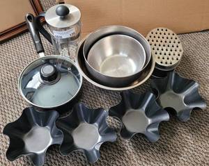 lot 130 image: LOT OF KITCHEN ITEMS AS SHOWN.
